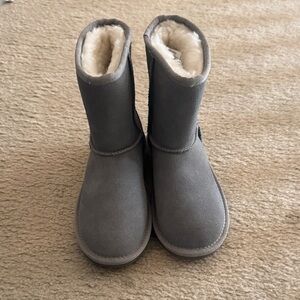 Koolaburra by UGG Gray Shearling-Lined Boots
